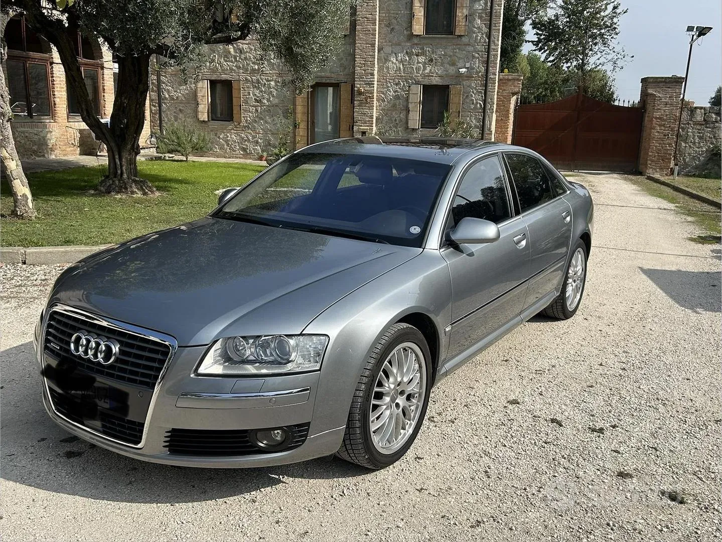 Audi A8 2006 photo 2