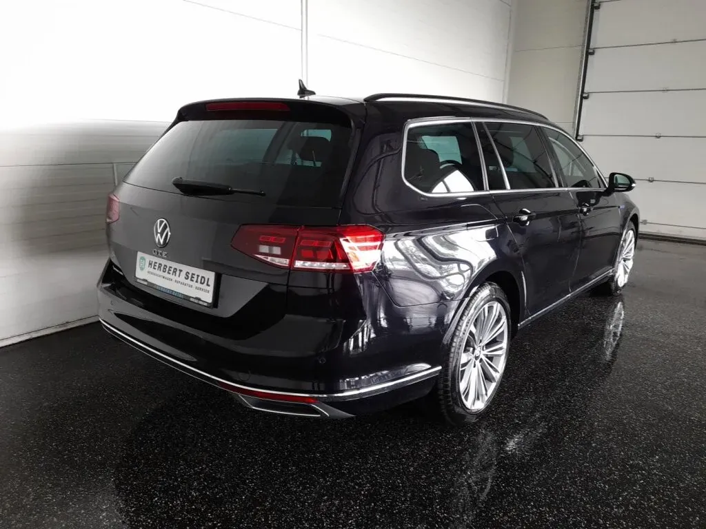 Volkswagen Passat 2021 photo 2