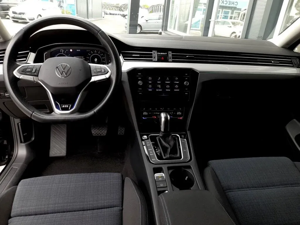 Volkswagen Passat 2021 photo 3