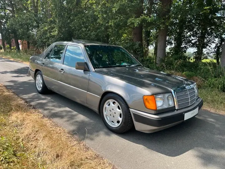 Mercedes-Benz W124