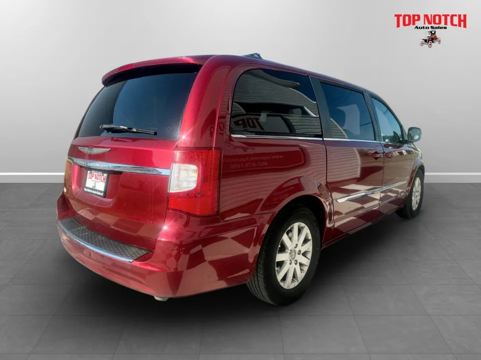 Chrysler Town & Country 2011 photo 4