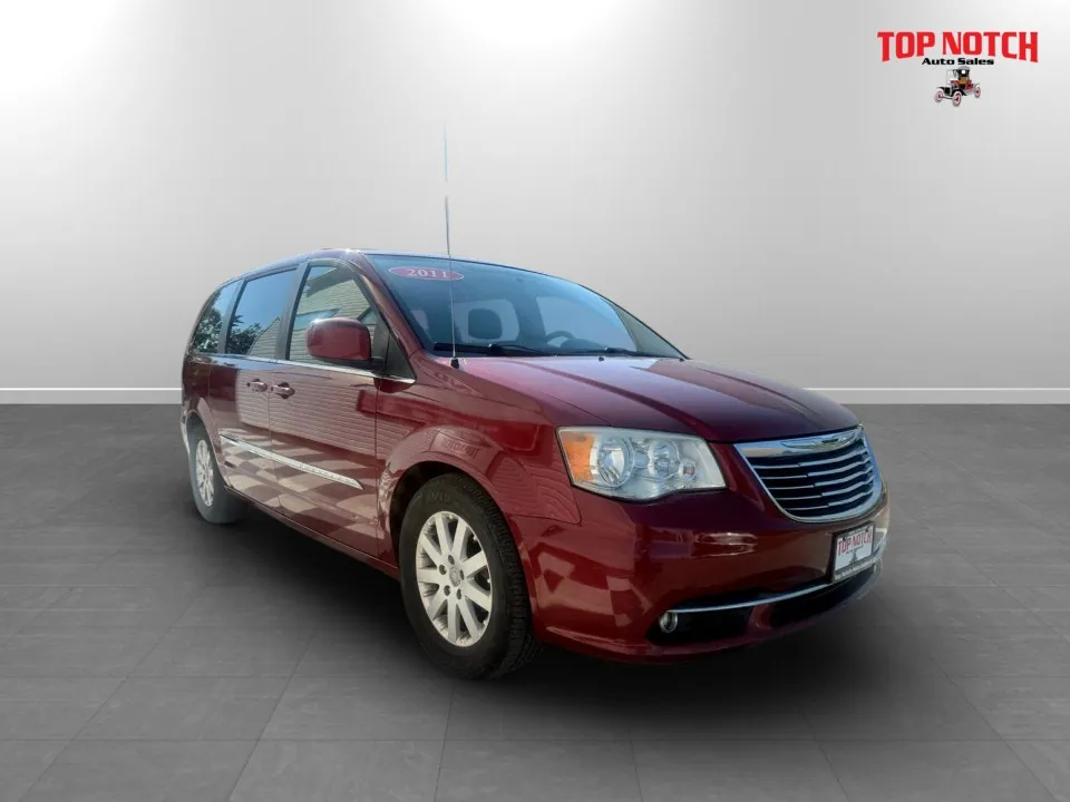 Chrysler Town & Country 2011 photo 3