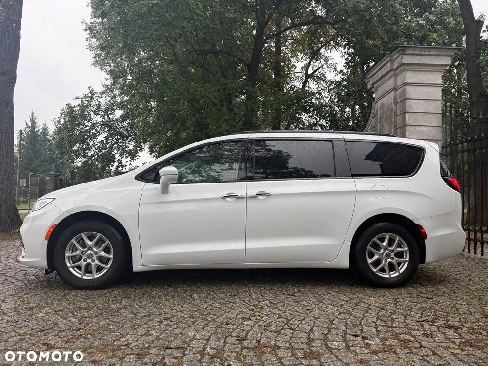 Chrysler Pacifica 2021 photo 2
