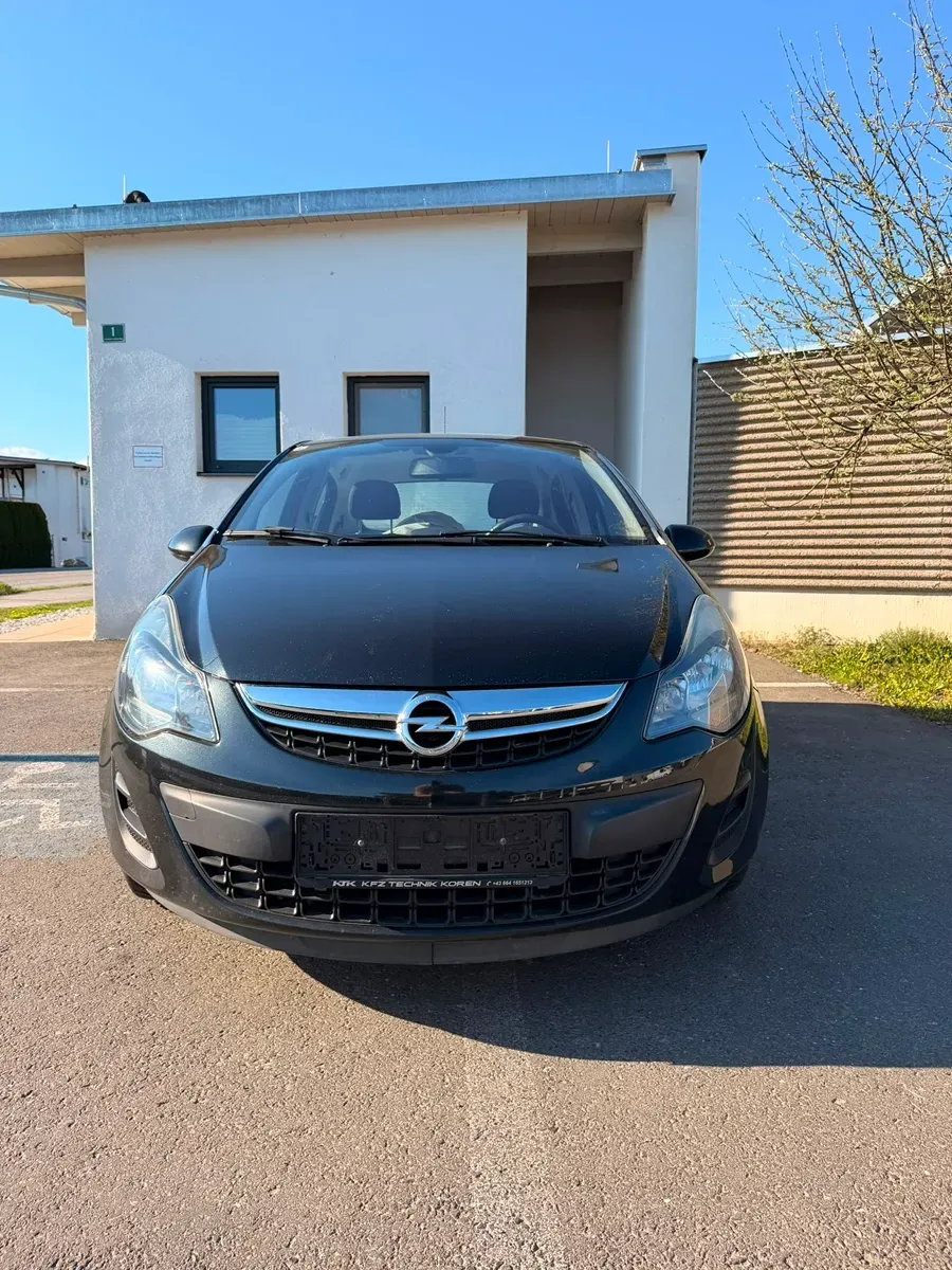 Opel Corsa 2013 photo 2