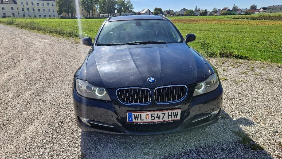 BMW 3 Series 2011 photo 3