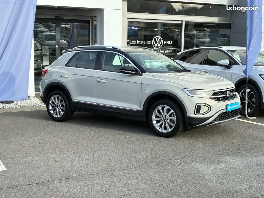 Volkswagen T-Roc 2023 photo 2