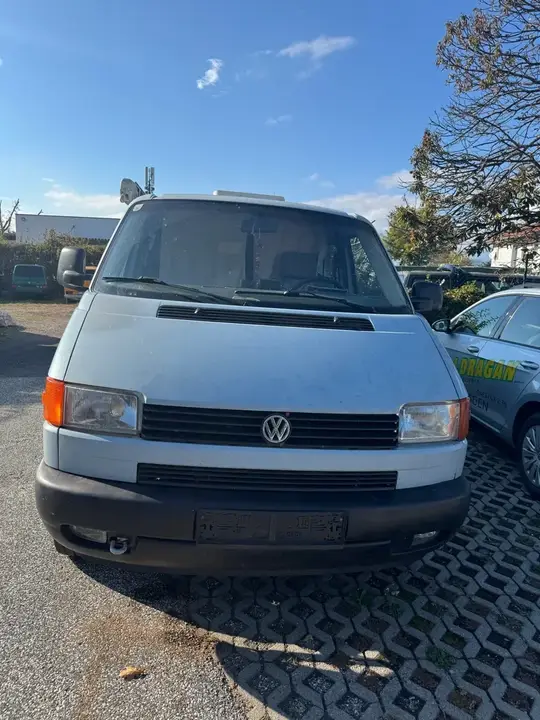 Volkswagen T4 1999 photo 2