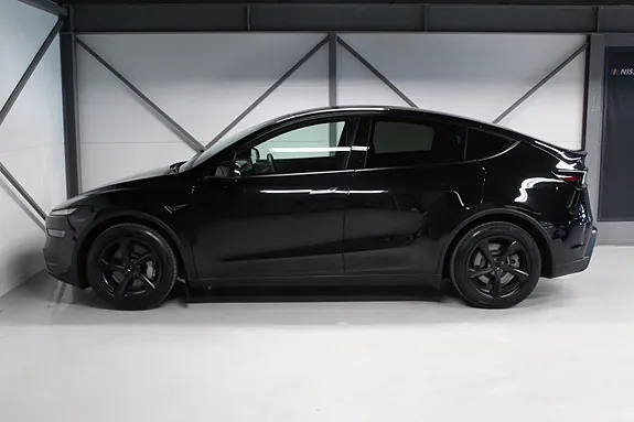 Tesla Model Y 2026 photo 4