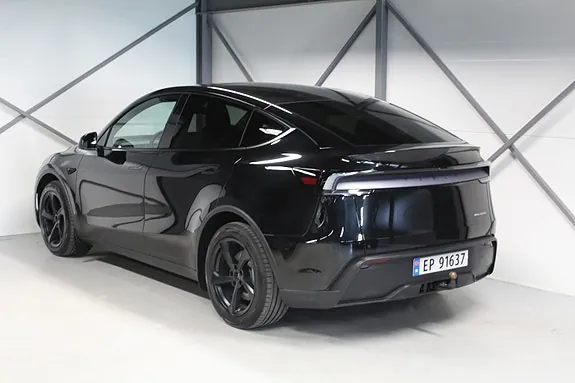 Tesla Model Y 2026 photo 5