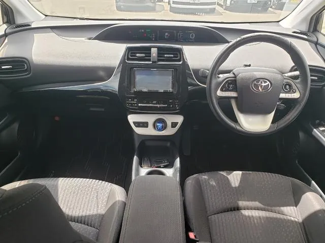 Toyota Prius 2015 photo 2
