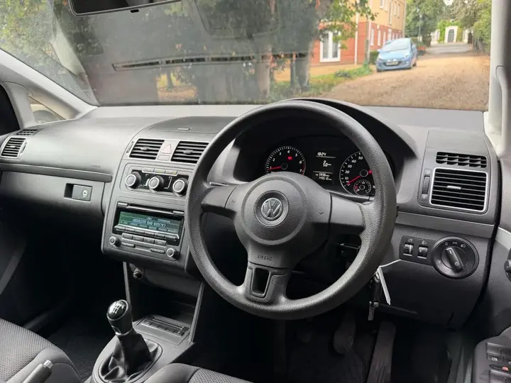 Volkswagen Touran 2014 photo 3
