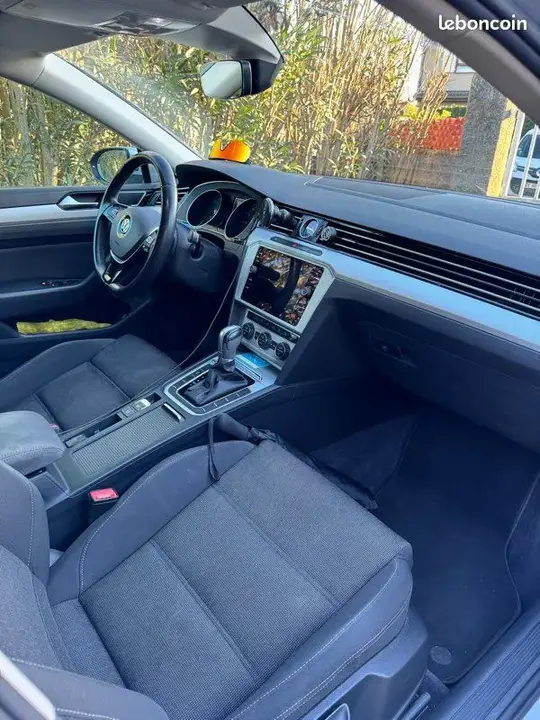 Volkswagen Passat 2019 photo 2
