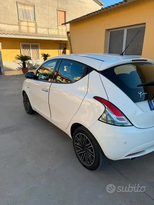 Lancia Ypsilon 2018 photo 2