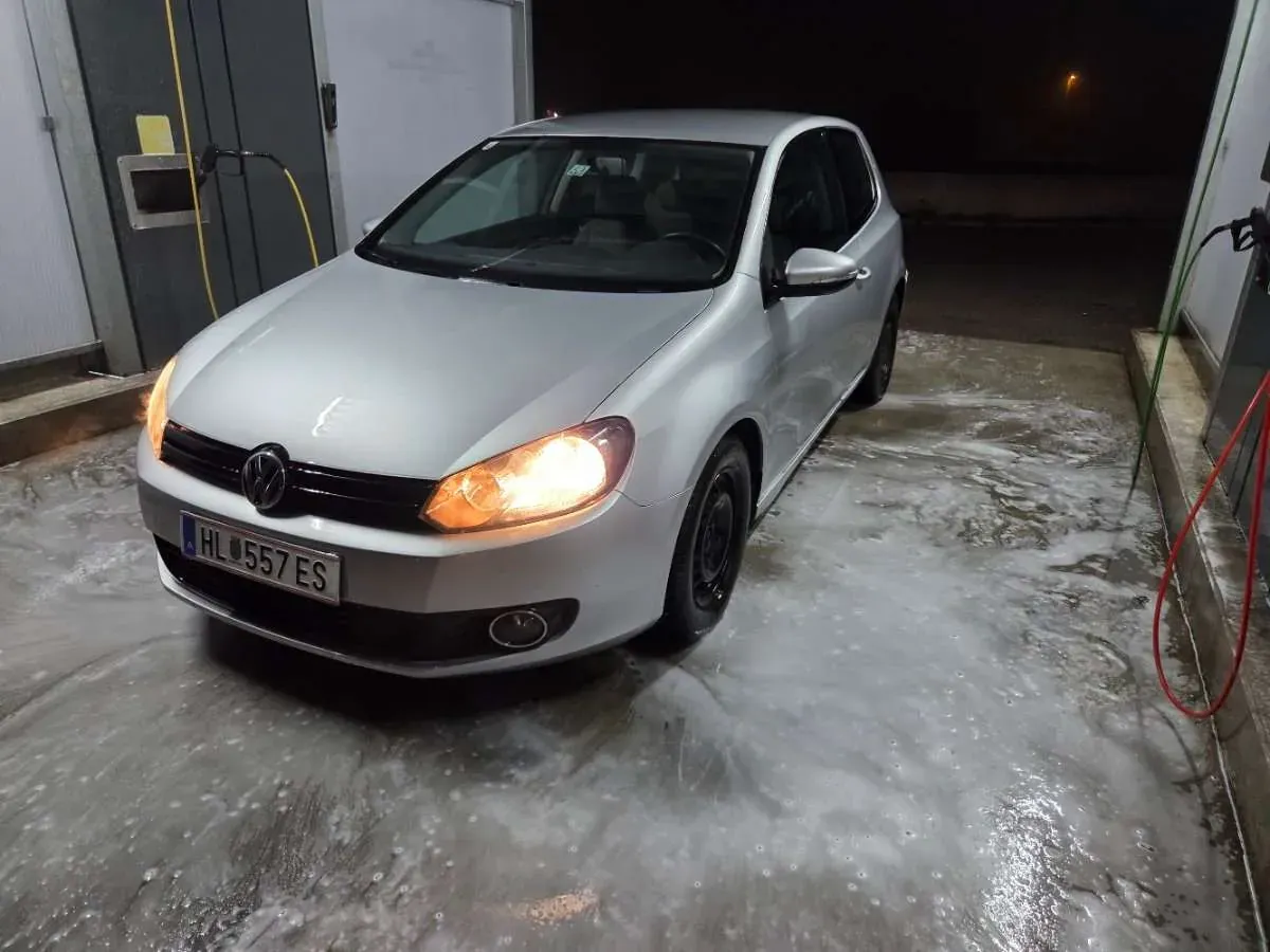 Volkswagen Golf 2010 photo 2