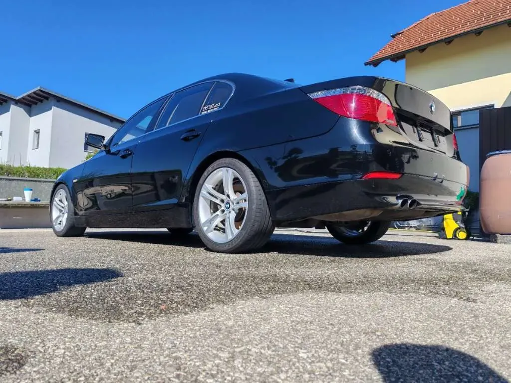 BMW 5 Series 2004 photo 2
