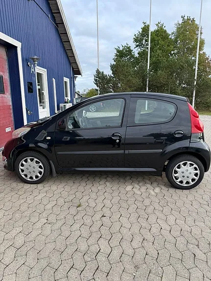 Peugeot 107 2009 photo 2