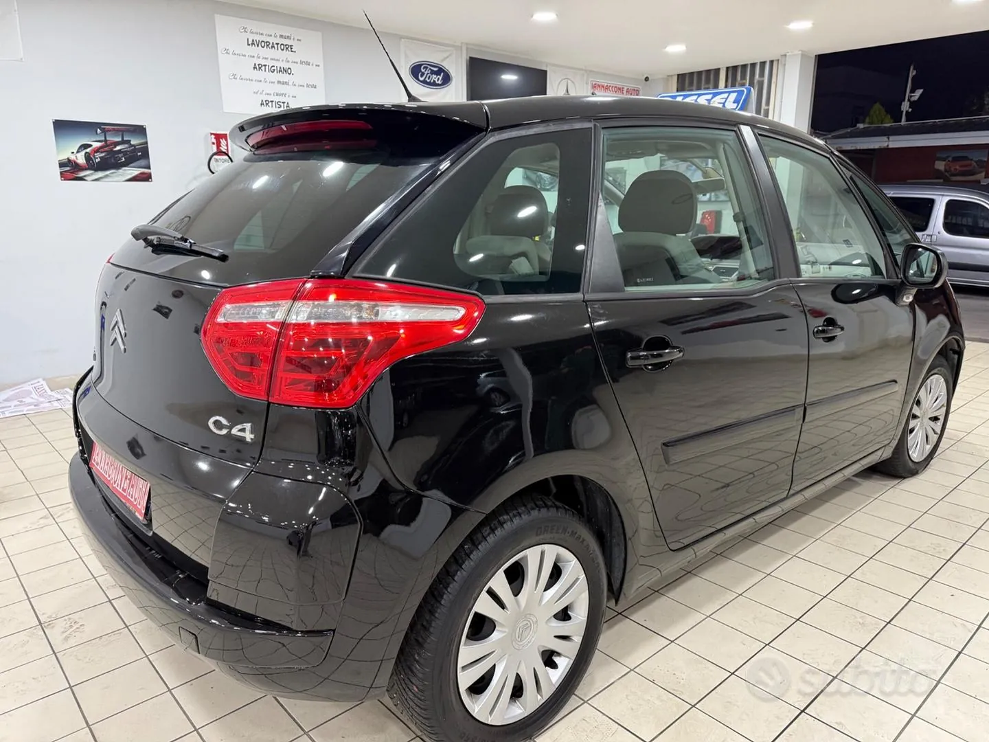 Citroen C4 Picasso 2010 photo 4