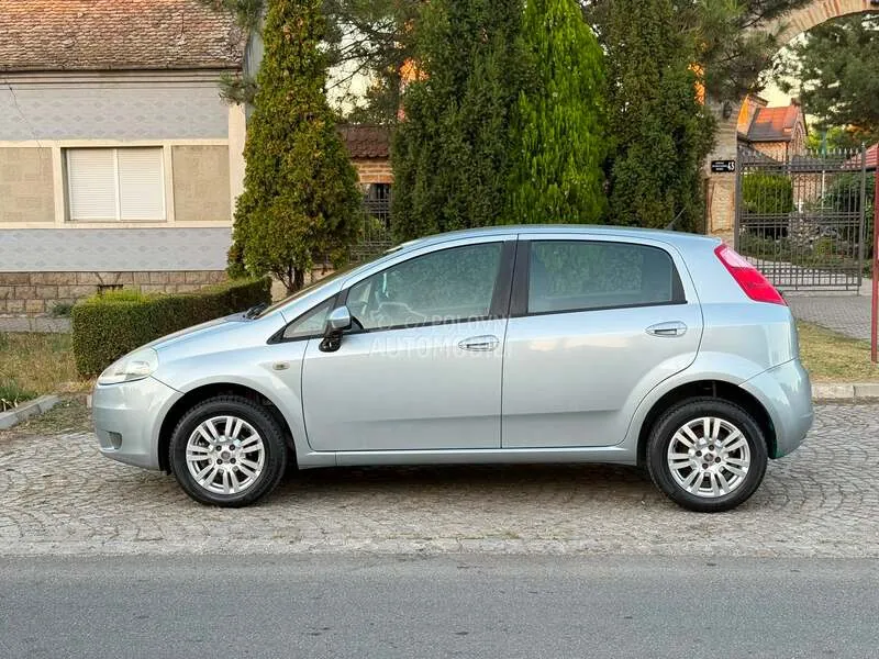 Fiat Grande Punto 2009 photo 2