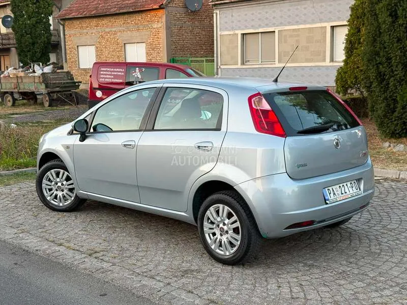 Fiat Grande Punto 2009 photo 3
