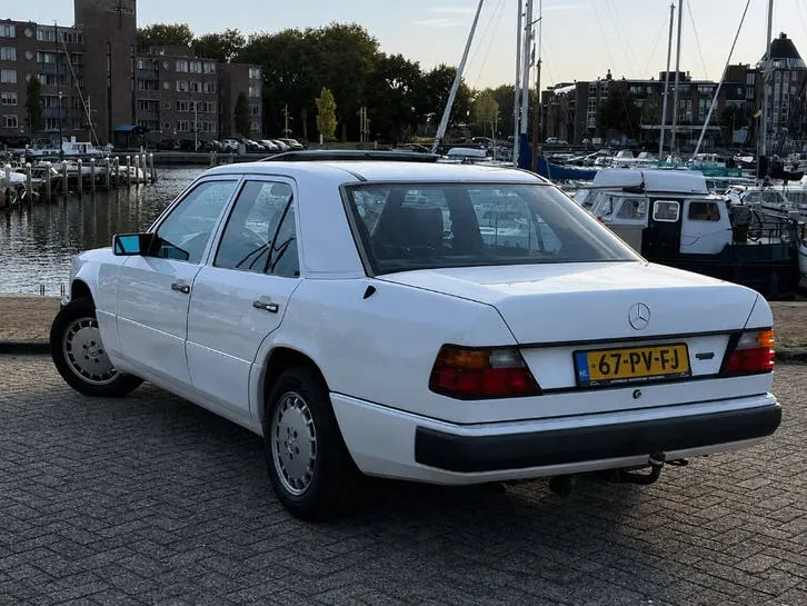 Mercedes-Benz 200-Serie 1989 photo 3