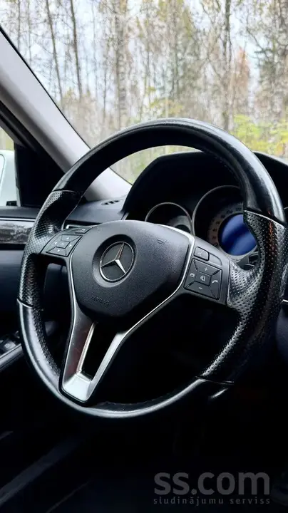 Mercedes-Benz E220 2015 photo 5