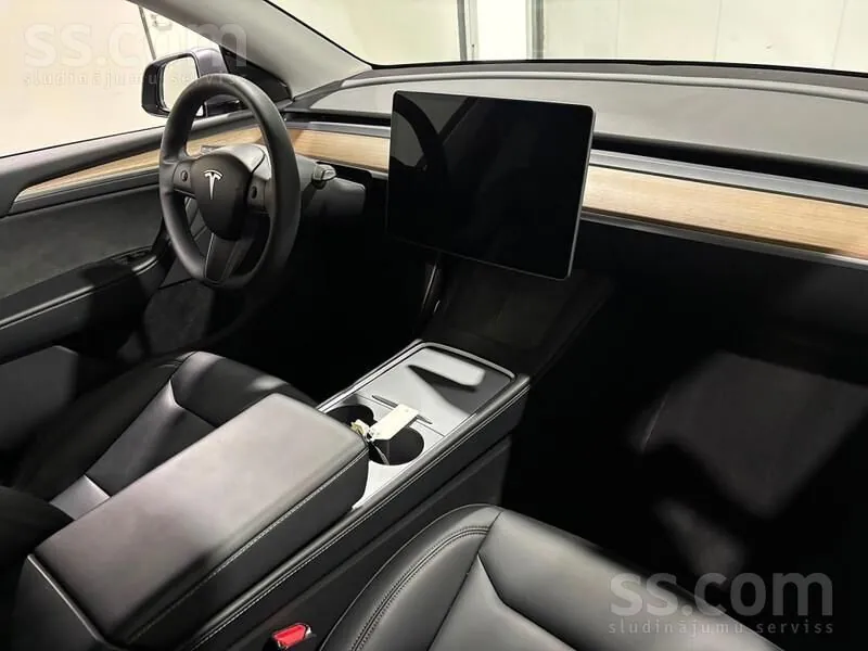 Tesla Model Y 2024 photo 3