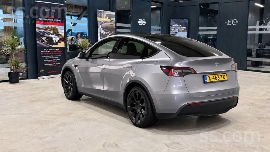 Tesla Model Y 2024 photo 2
