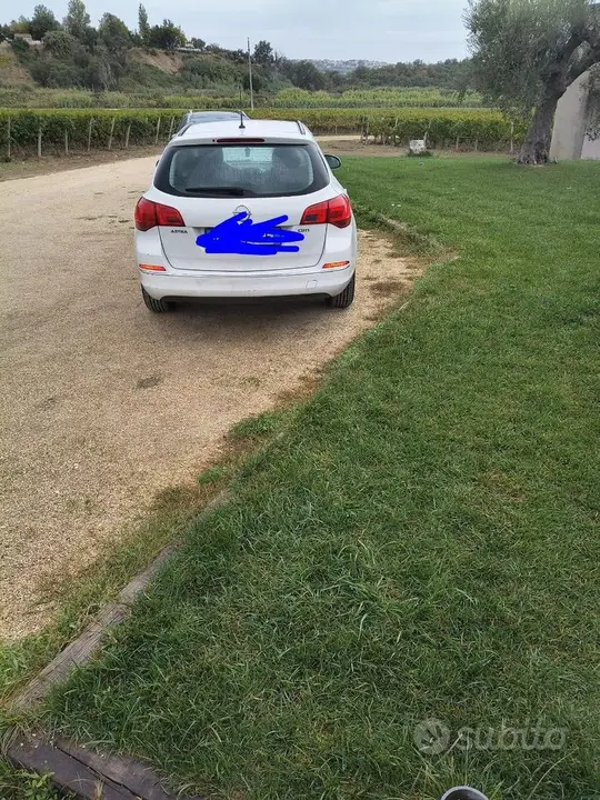 Opel Astra 2013 photo 2