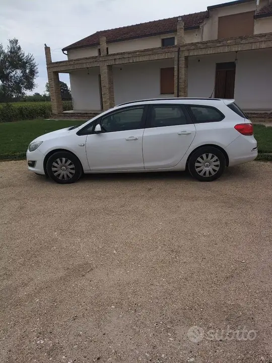 Opel Astra 2013 photo 3