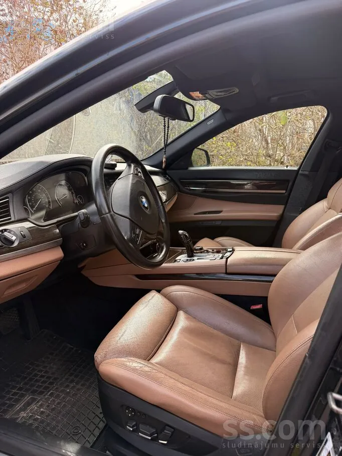 BMW 740 2011 photo 4