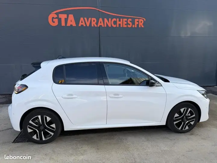 Peugeot 208 2025 photo 3