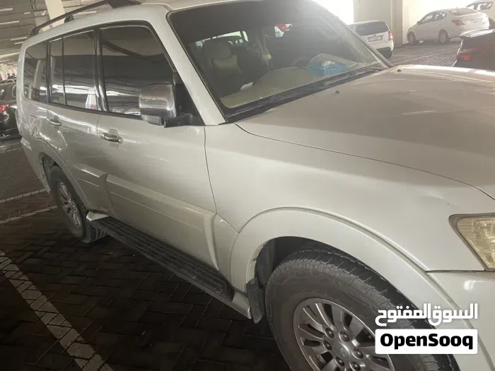 Mitsubishi Pajero 2012 photo 2