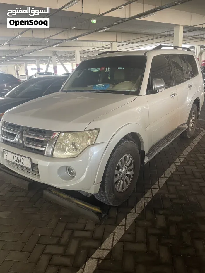 Mitsubishi Pajero 2012 photo 4