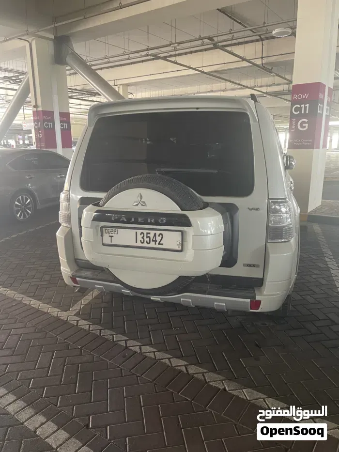 Mitsubishi Pajero 2012 photo 3