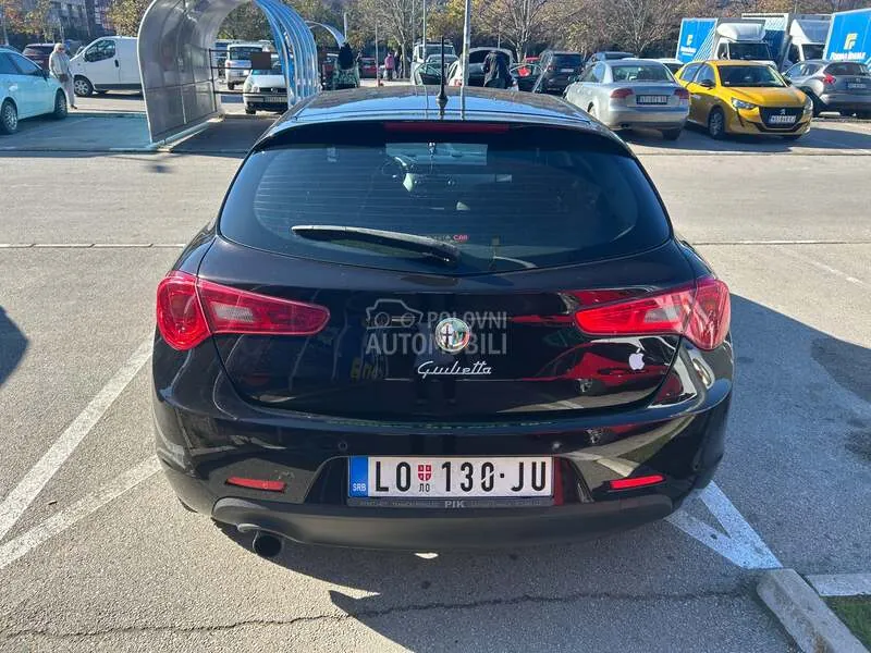 Alfa Romeo Giulietta 2012 photo 2