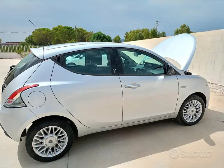 Lancia Ypsilon 2014 photo 2