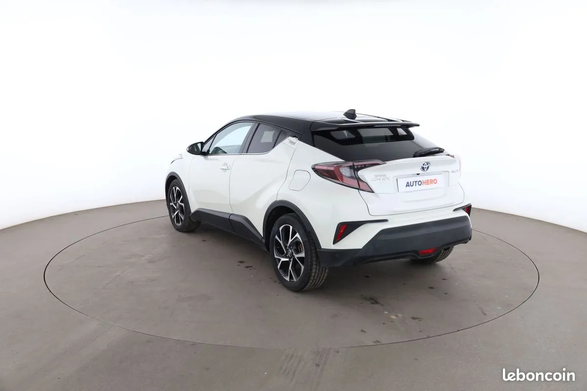 Toyota C-Hr 2018 photo 2