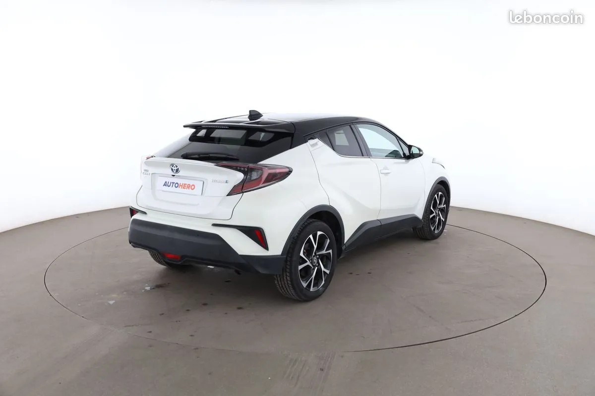 Toyota C-Hr 2018 photo 3