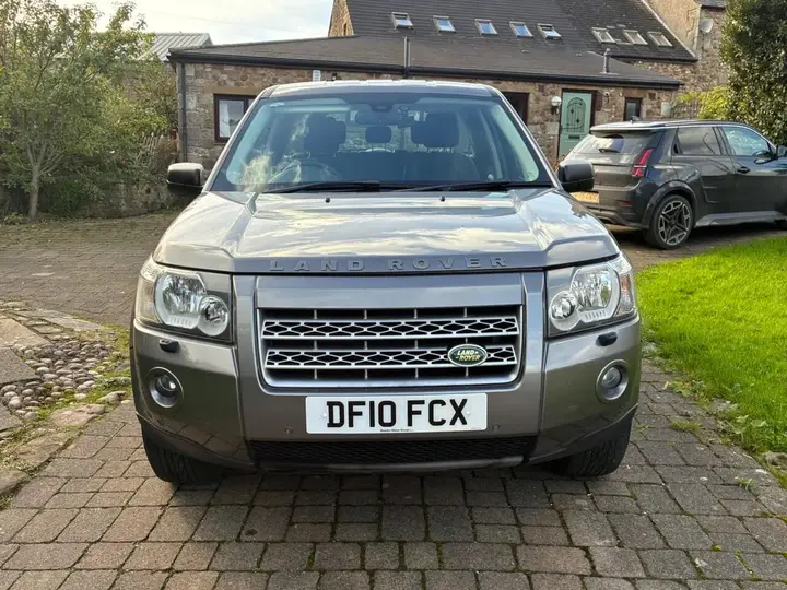 Land Rover Freelander 2 2010 photo 2