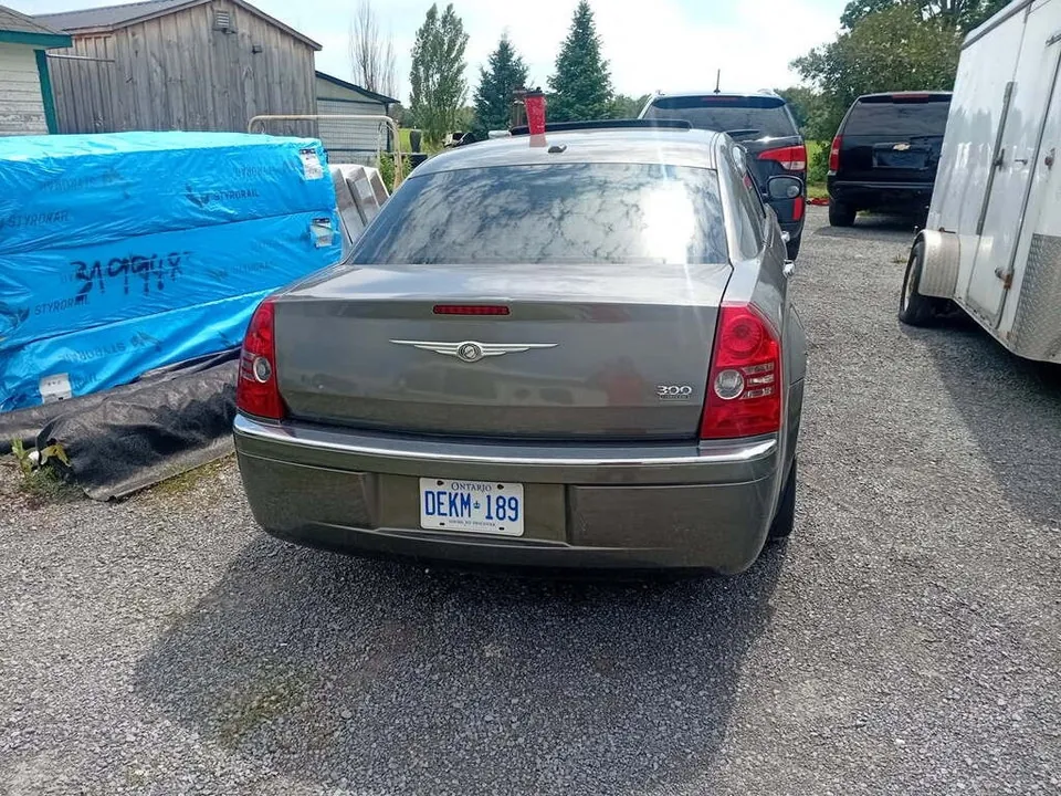 Chrysler 300 2010 photo 3