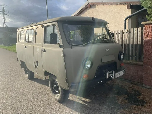 UAZ 452