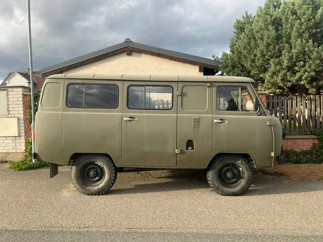 UAZ 452 1988 photo 2