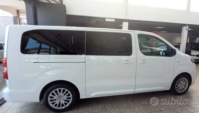 Peugeot Traveller 2021 photo 4