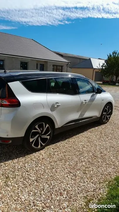 Renault Grand Scenic 2018 photo 2