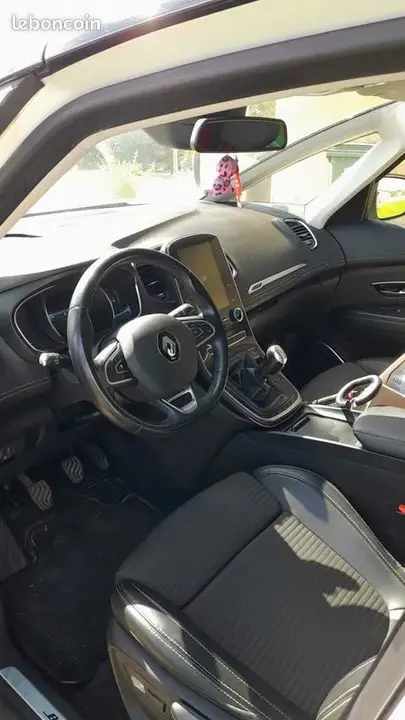 Renault Grand Scenic 2018 photo 3