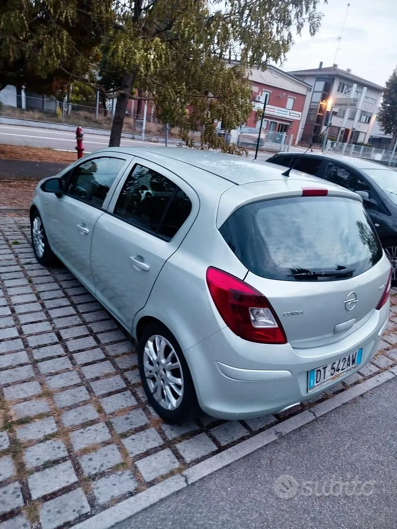 Opel Corsa D 2009 photo 2