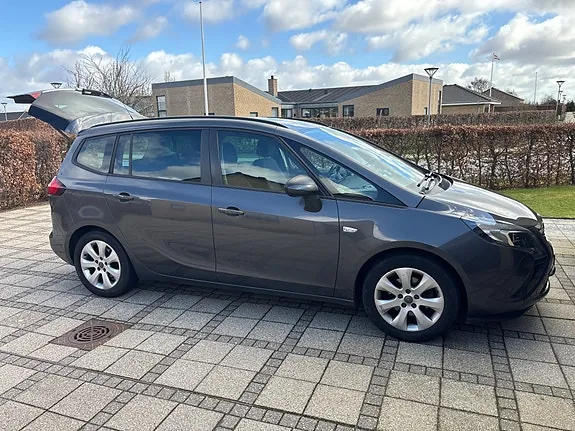 Opel Zafira Tourer 2012 photo 2