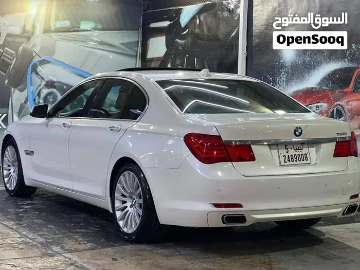 BMW 7 Series 2011 photo 2