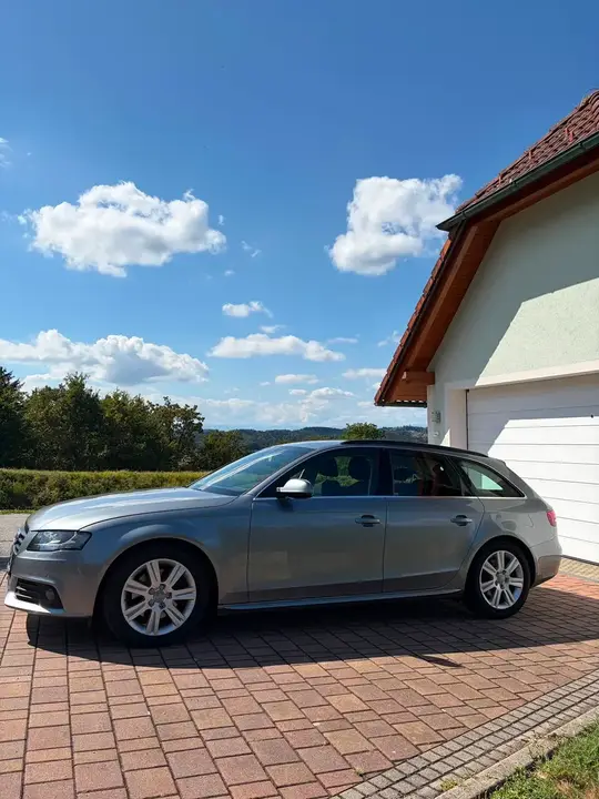 Audi A4 Avant 2010 photo 2