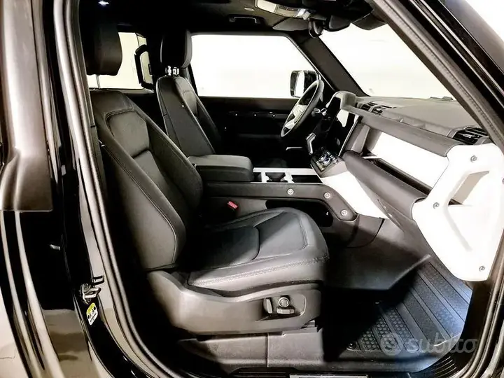 Land Rover Defender 2025 photo 3